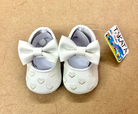 Zapatitos blancos corazones