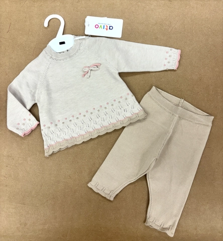 Conjunto ativo estilo punto con detalles