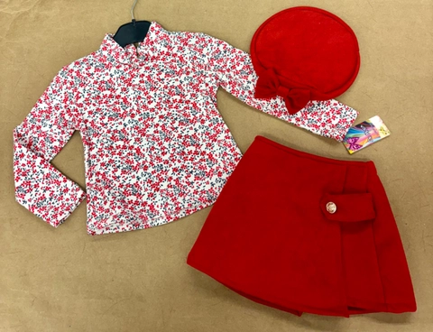 Conjunto con falda/pantalon y boina flores rojitas