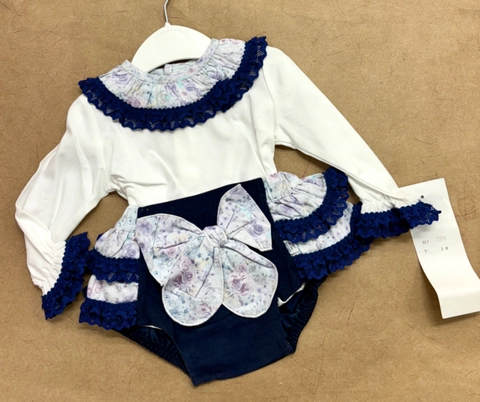 Conjunto con camisita tonos marinos y blancos detalles bonitos