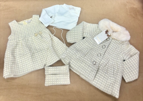 Conjunto 4 piezas con abrigo crudo tipo cuadro pelito cuello